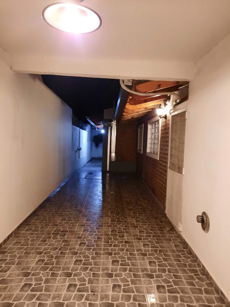 Casa en venta 3 dormitorios con parrilla, patio y cochera - foto 3
