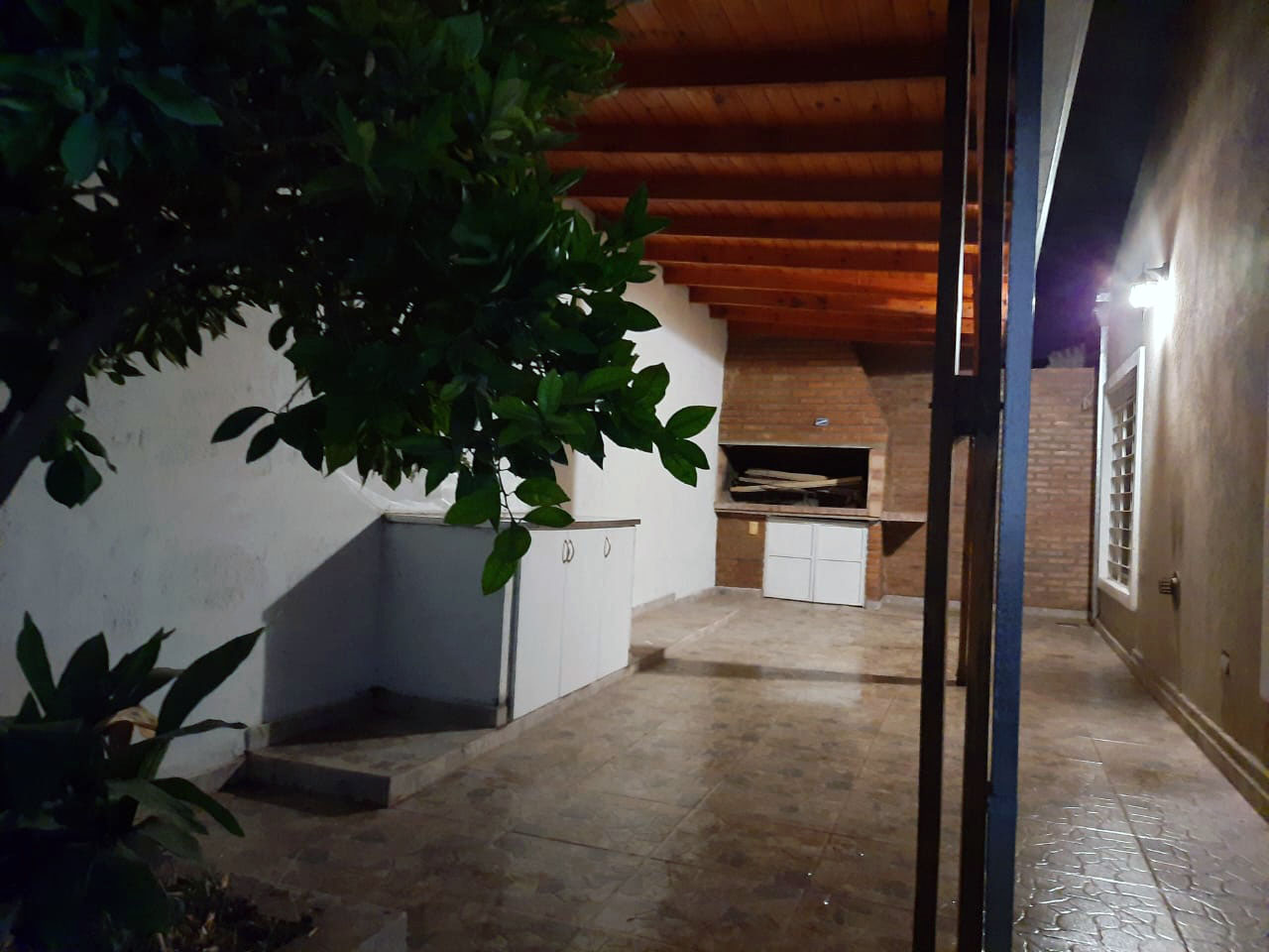 Casa en venta 3 dormitorios con parrilla, patio y cochera - foto 8