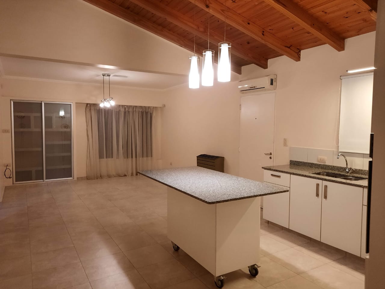 Casa en venta 3 dormitorios con parrilla, patio y cochera - foto 12