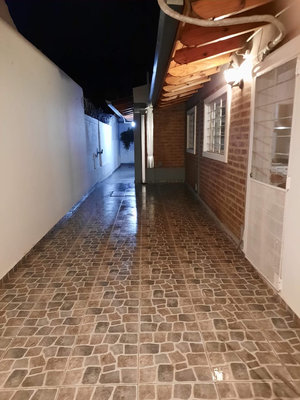Casa en venta 3 dormitorios con parrilla, patio y cochera - foto 17